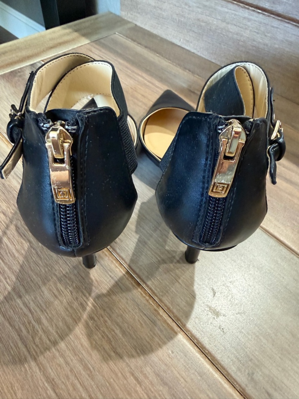 Liz Claiborne Keegan Black Strappy Pointed-Toe Heels 👠 (Size 7.5) Like New - Picture 4 of 6
